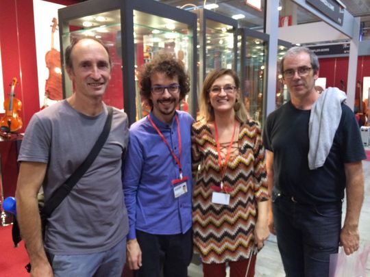 Luis Artola, Andrea Zanré, Elisa Scrollavezza y Javier Guraya (profesor de BELE)